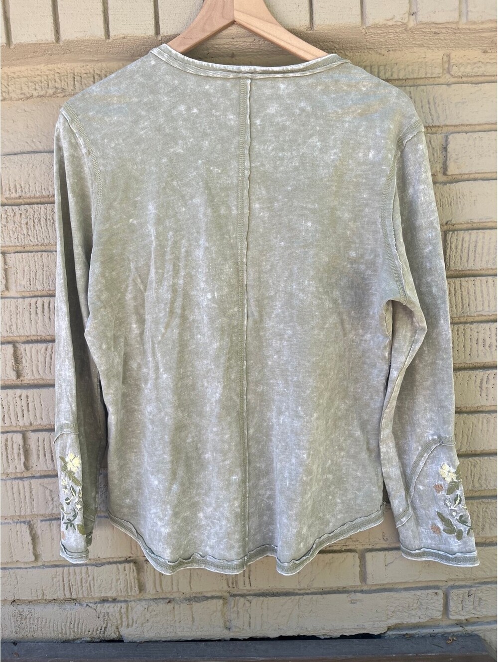 Reba Sedona Jersey Dillards Boho Embroidered L Large Distressed Loden Henley - Picture 3 of 7